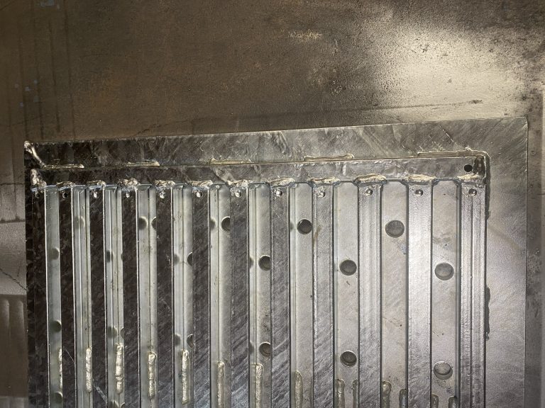The back partial view of our drain cover shows the compound metal grating structure consisting of heavy steel plate and supporting bearing tube grating. JW Investrade Inc for metalgrating.ca 2023, London, Ontario