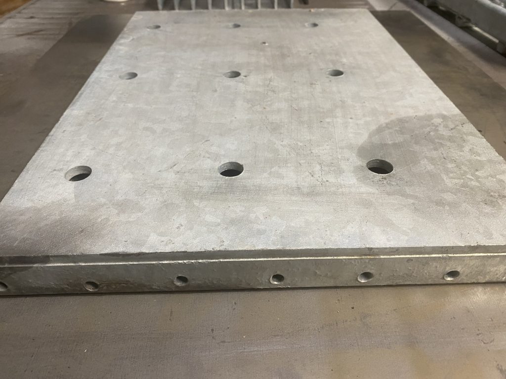 Our drain covers support multidirectional traffic and can be installed in narrow trenches. They can also support static loads of steel platforms, steel tables or warehouse racks.