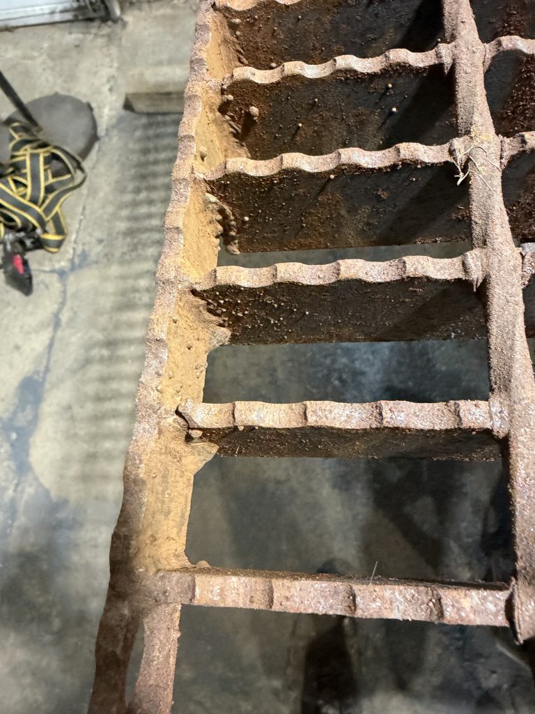 The heavy duty grating in mass manufacturing has weak, unregular welds between load bearing bars and banding bars. These welds have undercuts and have spatter. For Metalgrating.ca, 2026, Lucan Ontario